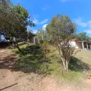 Vende, permuta, chácara, com casa, zona rural, Toledo-MG