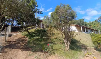 Vende, permuta, chácara, com casa, zona rural, Toledo-MG