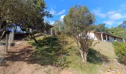 Vende, permuta, chácara, com casa, zona rural, Toledo-MG
