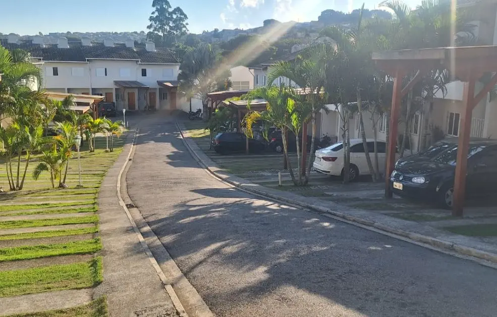 Aluga, sobrado, cond. fechado, Vila Bianchi, Bragança Paulista-SP