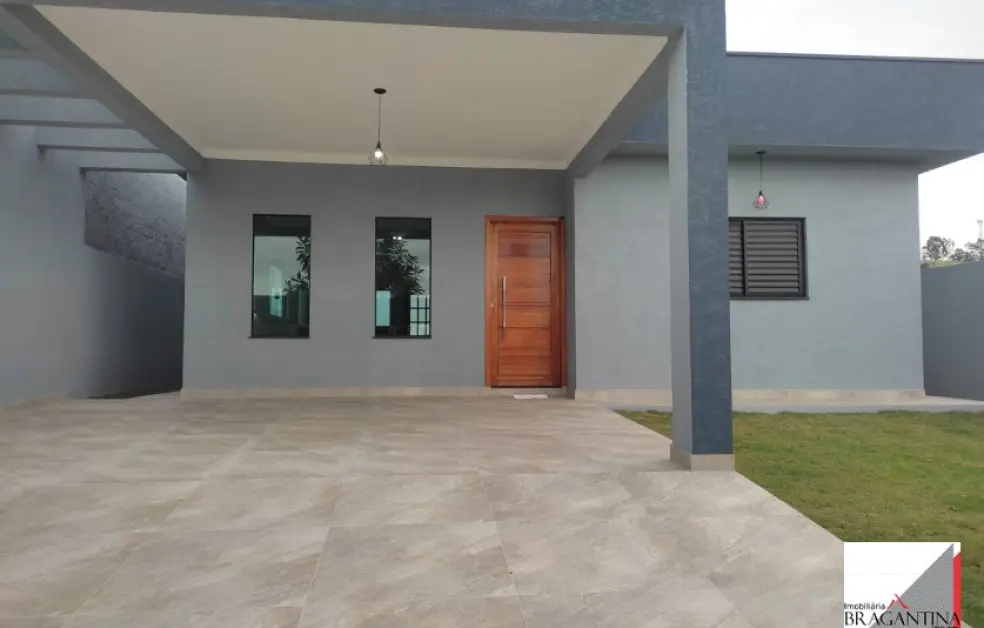 Vende, casa térrea em condomínio, amplo terreno, Atibaia-SP.