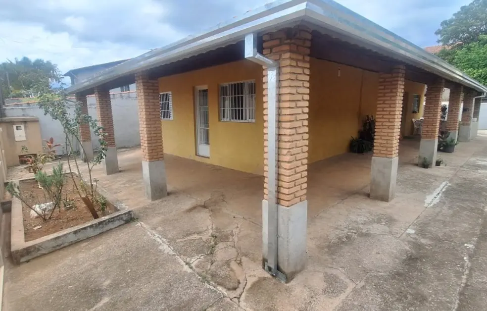 Vende, casa com edícula, Hípica Jaguari, Bragança Paulista-SP