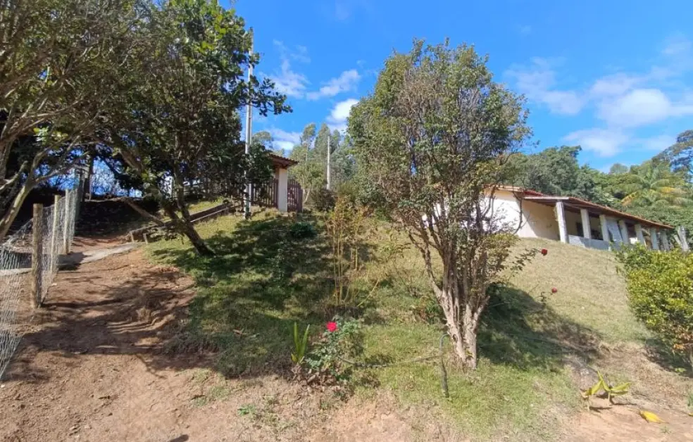 Vende, permuta, chácara, com casa, zona rural, Toledo-MG