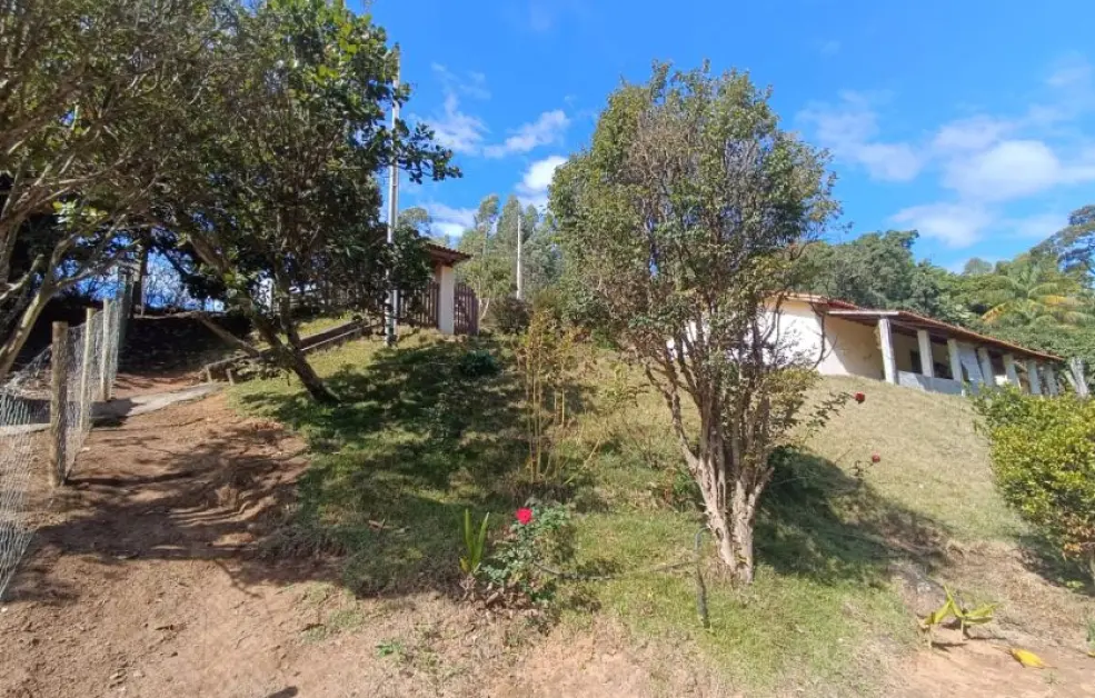 Vende, permuta, chácara, com casa, zona rural, Toledo-MG