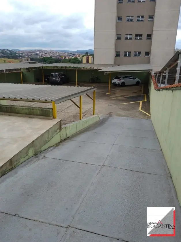 Vende, apartamento térreo, São Lourenço, Bragança Paulista-SP.